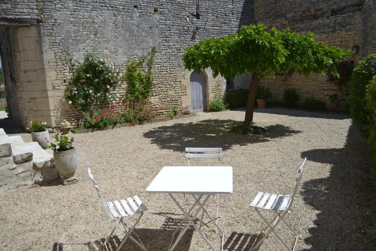 Le Petit Logis Bed & Breakfast Rouillac  Bagian luar foto