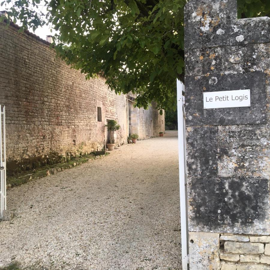 Le Petit Logis Bed & Breakfast Rouillac  Bagian luar foto